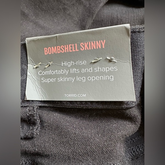 Torrid Bombshells Curvy jeans Distressed Skinny woman’s plus 24 R High Rise - Picture 11 of 11